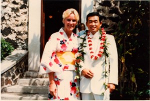 85年10月、矢後潔省はバレリー・シルクの証人により、JTRC会員の吉田三千代とハワイの教会で結婚式を挙げた。シルクの浴衣は、矢後が贈ったものだ。