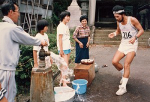 飲み物も地元住民からサポートされた（第１回大会）