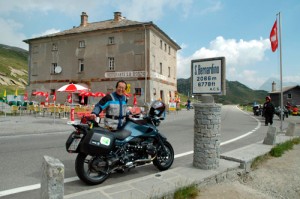 オートバイによるヨーロッパ・アルプス分水嶺・サンベルナール峠越え（06年６月）