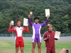 (写真1)明治大学自転車部の学生王者