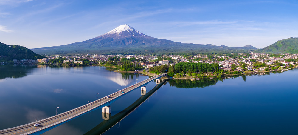 富士山と河口湖大橋-1